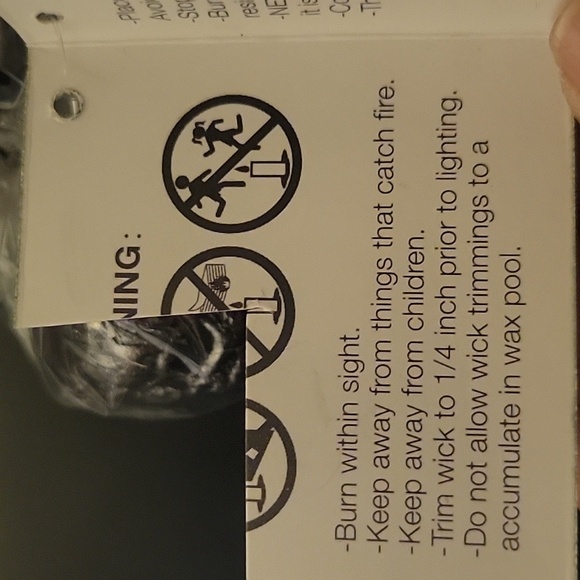 Halloween home decor. Bleeding Candle. Skull - Picture 5 of 8